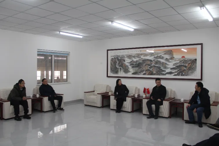 Doček izaslanstva sa Sveučilišta arhitekture Shandong u posjetu tvornici i istraživanju suradnje